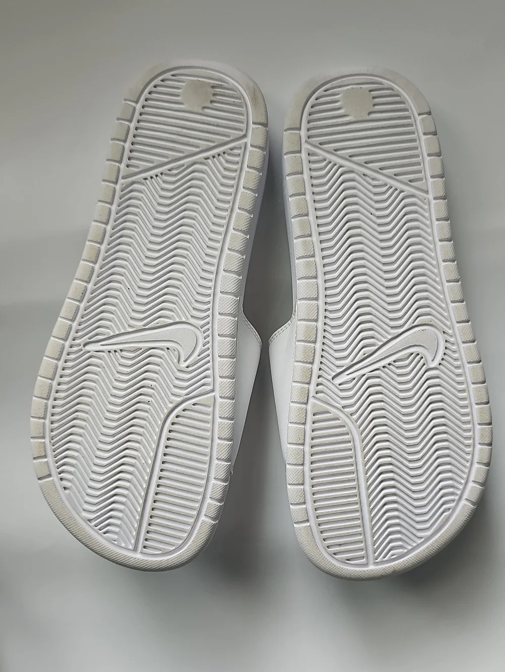 Make AN OFFER! Nike Benassi JDI Womens Size 7 Slide Triple White Slip On